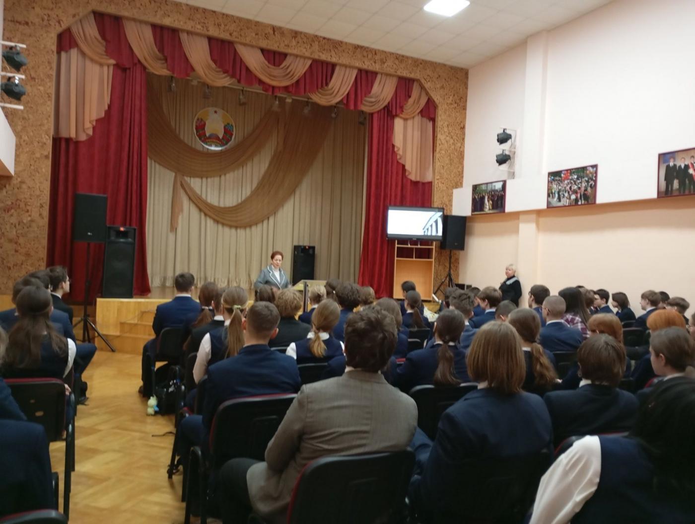 Будущее приборостроения начинается в школе. Доцент ПСФ представила специальности в лицее Бреста